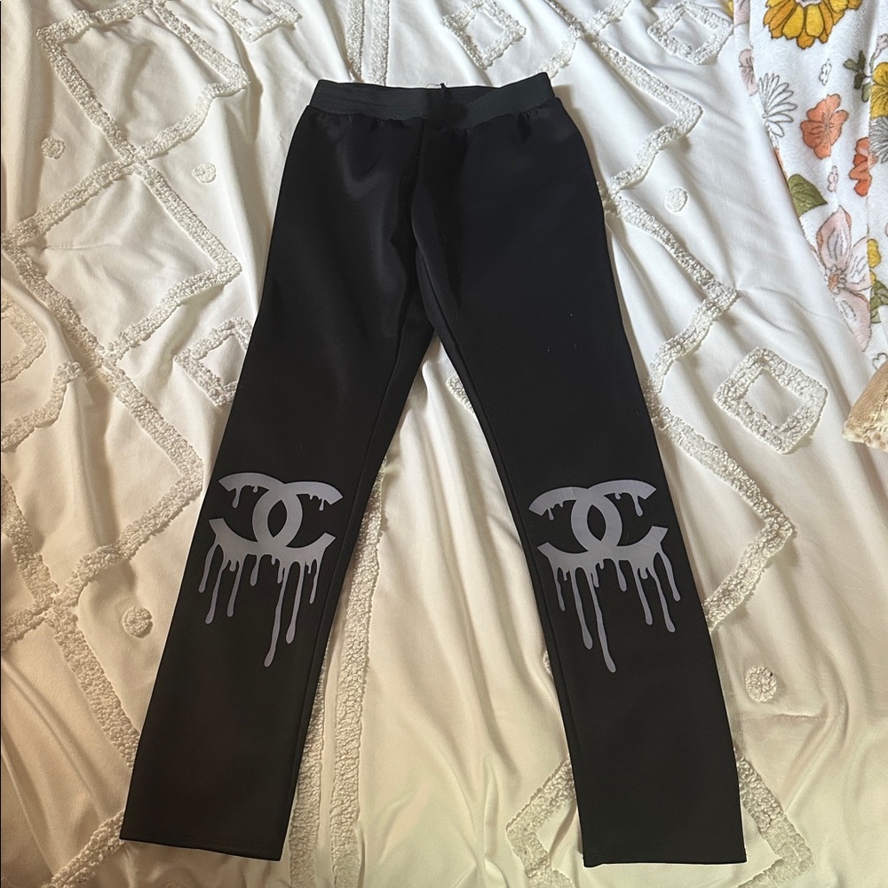 Brandy Melville Black Leggings with Gray Drip Design